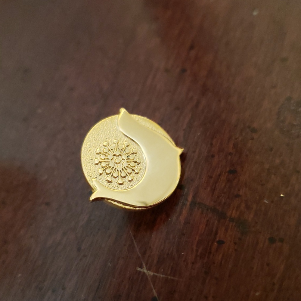 3/$20 Tupperware Seal Pin Collectible